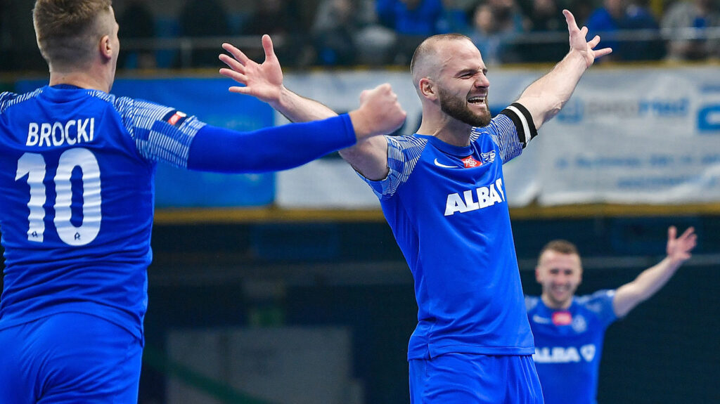 Niebiescy z awansem do ekstraklasy!