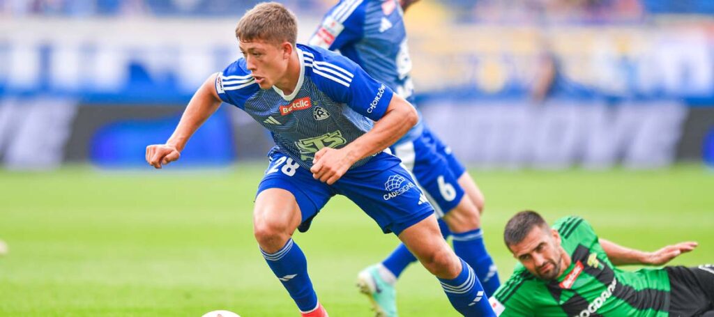 Młodzieżowiec z oferty last minute zbiera pochwały