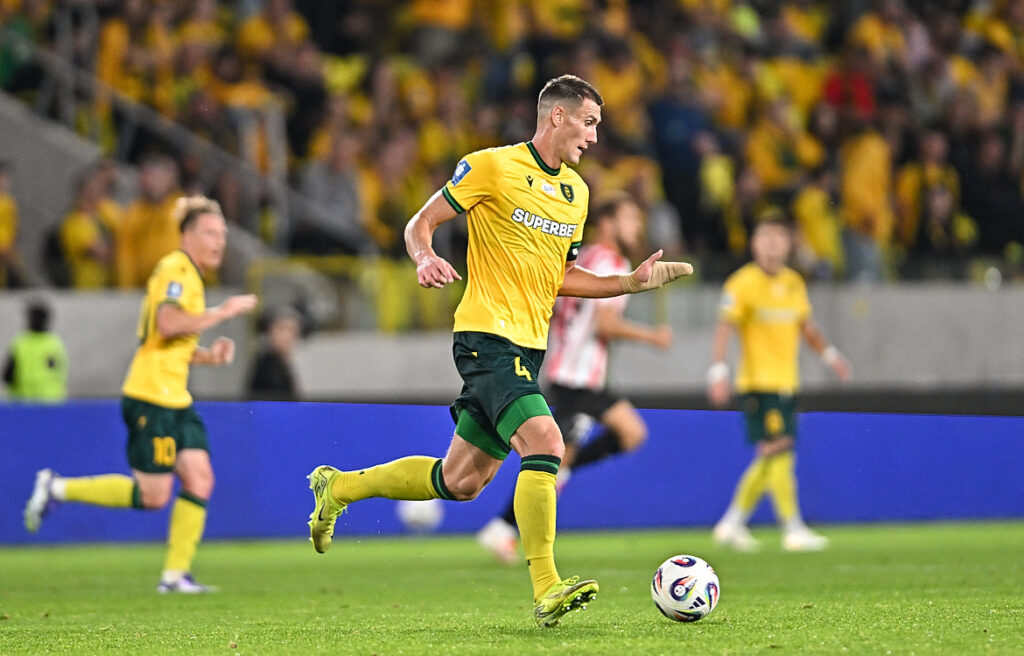 Jędrych: Trzy gongi na swoim stadionie są bolesne