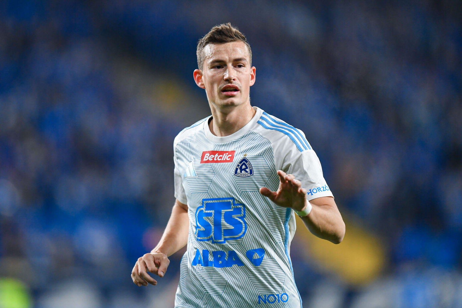 Kolejny problem Ruchu. Defensor wypada z gry!